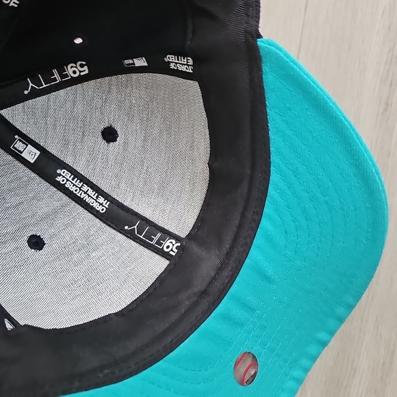 ✨️SOLD✨️New Era MLB Seattle Mariners Fitted 7 1/4 Ball Hat - Picture 9 of 10